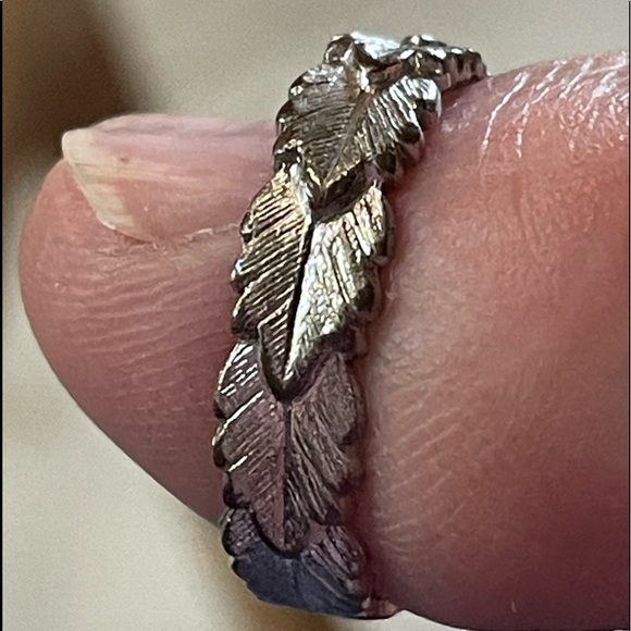 Avon Silver leaf ring - Picture 1 of 6